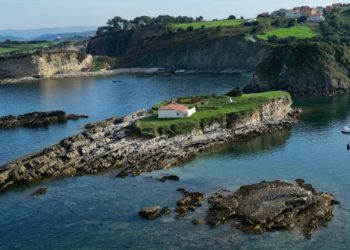 Fallece un buceador de 46 años que recogía ocle en Luanco