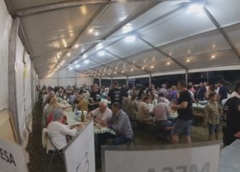 Llantones vive el día grande de sus fiestas después de una noche animada con sabor a marisco