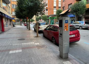 La FAV, sobre la ORA: «Los coches no desaparecerán de la ciudad por más que se regularice el aparcamiento»