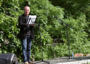 De Paniceiros al mundu: Les lletres asturianes pierden a Xuan Bello, el so escritor más internacional