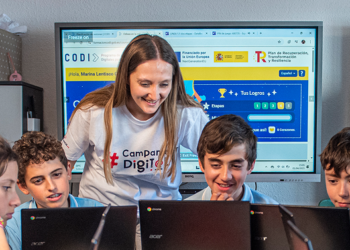 Detectives digitales, creadores de futuro: Los Fresnos acoge un campamento gratuito para jóvenes inquietos por la tecnología