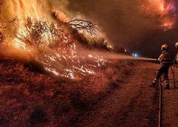¿Un soplo de esperanza para Asturias? Los incendios vuelven a ser catorce mientras se aguarda el fin de la ola de calor