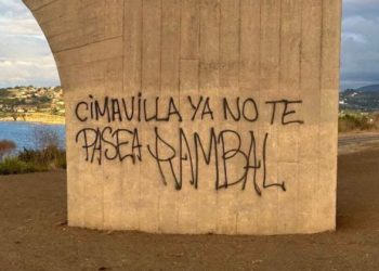 El ‘Elogio del Horizonte’ amanece vandalizado con varias pintadas en referencia a ‘Rambal’