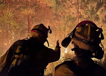 Seis incendios siguen ardiendo en Asturias mientras se sospecha que el de Ibias fue intencionado