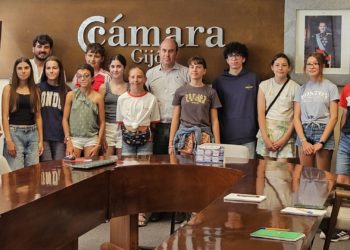 Reporteros del presente… ¡Los compañeros del mañana se adiestran en la FIDMA!