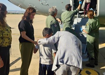 Llegan a España los trece menores palestinos que recibirán atención médica, uno de ellos en el HUCA