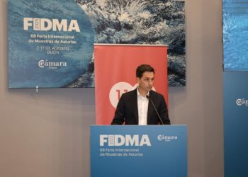 Fernando Clavijo anima a construir en Asturias un comercio «más humano y más vivo»