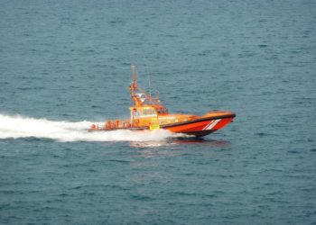 Rescatado un tripulante de un pesquero a 35 millas de Gijón