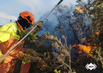 Asturias, en riesgo muy alto de incendios forestales, con nueve municipios en peligro extremo: cuatro focos activos y otros cuatro controlados