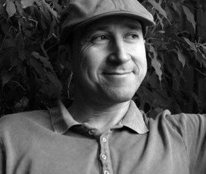 Alfonso Brezmes se alza con el Premio Emilio Alarcos por ‘El don de la tristeza’