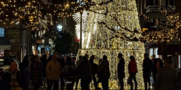 El importe del alumbrado de Navidad superará los 1,4 millones para reforzarlo en zonas deficitarias de Gijón