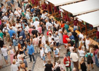 OTEA llama a regular la competencia con fiestas de barrio, festivales y pisos turísticos tras un verano «bueno», pero mejorable