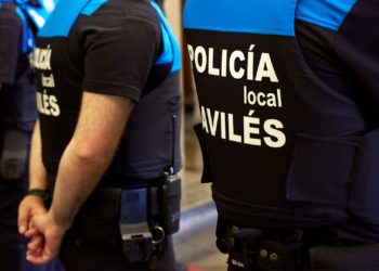 Sin carnet, en un coche robado, drogado, fugado de la ley… Y estampado contra una farola: todo un ‘top five’ delictivo en Avilés