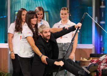 El equipo de Sara Ouzande acude a divertirse a ‘La Revuelta’ tras alzarse campeón del mundo de K4-500