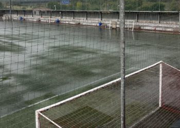 Las fuertes lluvias y el mal drenaje del campo obligan a la la SD Llano 2000 a suspender los entrenamientos