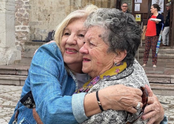 21 años de espera para abrazar a una hermana: Geli viaja desde Venezuela para reencontrarse con Inés en Llanes