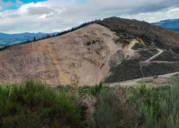 Fallece un trabajador de la restauración de la antigua mina de Buseiru al caer con un vehículo por un desnivel