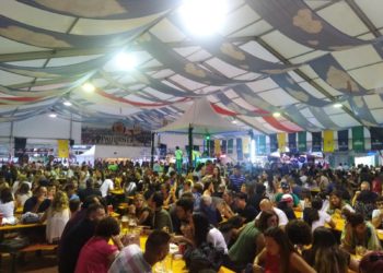 El Oktoberfest abre de nuevo la puerta grande de El Bibio para disfrutar de la cerveza