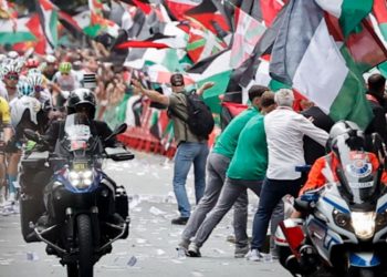 Queipo acusa a Barbón de alentar las protestas en La Vuelta y de dañar la imagen internacional de España