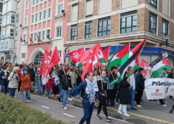 Galería | Miles de personas toman Gijón en una multitudinaria manifestación en apoyo a Palestina