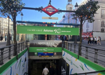 Dos manzanos ‘crecen’ en el metro de Sol para homenajear  ‘Asturias, Paraíso Natural’