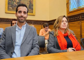Cambio de rostros en el Pleno de Gijón: los concejales Alejandro Farpón y Ana Belén Murias toman posesión