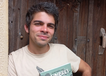 Guillermo Menéndez Quirós: los sos pinceles y colores salvaguarden viñeta a viñeta la memoria asturiana