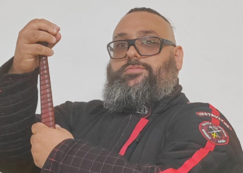 Combates con espades históriques: «Nun buscamos la competición, namás ser meyores qu’al entamar la clase»