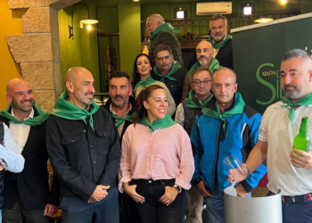 Las cazuelas ya toman las barras de 34 ‘chigres’ de la ciudad: arrancó Gijón de Sidra