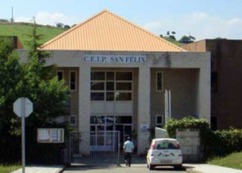 El claustro del San Félix de Candás reacciona tras los «comentarios difamatorios» de los padres de un alumno que dio un ‘Viva Franco’