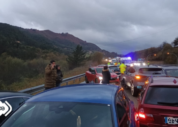 Un accidente múltiple complica el tráfico en Asturias: una decena de vehículos implicados y tres heridos