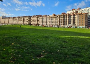 El futuro del ‘Solarón’, a debate a gran escala en la Biblioteca Jovellanos