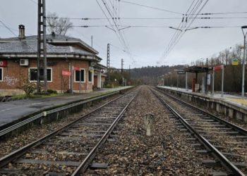 Un Cercanías entra «echando humo» en Avilés: «Estuvimos a punto de tirar del freno»