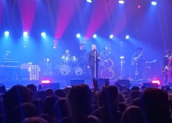 Agradecido, entregado y con Jorge Ilegal en el recuerdo: Loquillo desata la pasión en un Gijón Arena a reventar