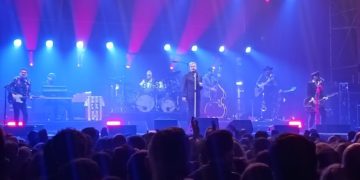 Agradecido, entregado y con Jorge Ilegal en el recuerdo: Loquillo desata la pasión en un Gijón Arena a reventar