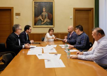 Tras la polémica vecinal, Moriyón garantiza un traslado «con serenidad y consenso» del Albergue Covadonga