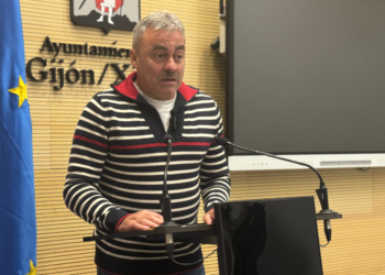 Una denuncia anónima por una publicación en Facebook lleva a Tuero a ser citado por el Comité de Ética de EMULSA