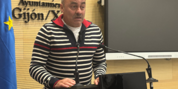 Una denuncia anónima por una publicación en Facebook lleva a Tuero a ser citado por el Comité de Ética de EMULSA