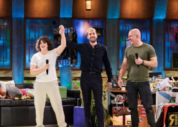 Merche García tumba a Broncano: el presentador de ‘La Revuelta’ no se libró de una llave de la saregana