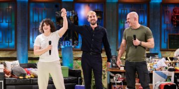 Merche García tumba a Broncano: el presentador de ‘La Revuelta’ no se libró de una llave de la saregana