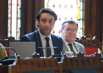 «Unos magos con trucos baratos»: Ruiz arremete contra el Gobierno por el Vial de Jove