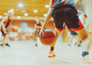 «Es penoso»: la Federación alerta del aumento de insultos a árbitros en el baloncesto asturiano