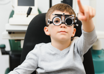Gafas y lentillas para niños: así puedes beneficiarte de la nueva ayuda de Sanidad