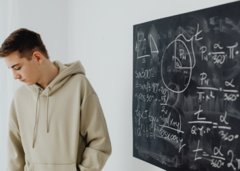 Suspensos, decepciones y cambios de rumbo: así aprenden las familias asturianas a acompañar a sus hijos