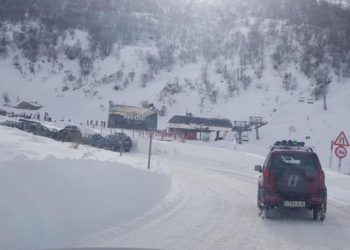 Cerrado al tráfico el puerto de Connio, en Cangas del Narcea, por las nevadas de las últimas horas