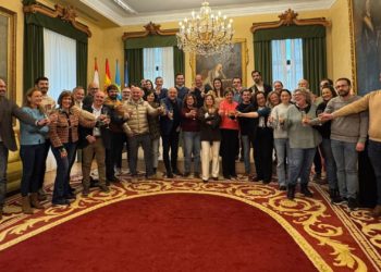 La Corporación local brinda por (y con) sus periodistas: «Gijón tiene la inmensa suerte de contar con vosotros»