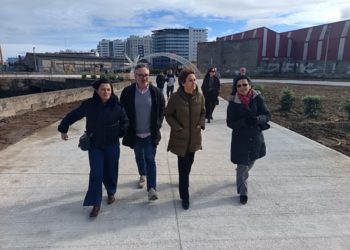 Un inacabado paseo de Naval Azul abre sus puertas a los vecinos de Gijón