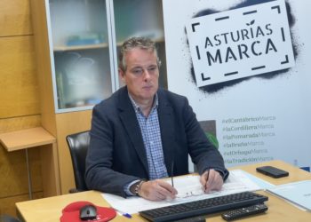 La Coordinadora Ecoloxista ‘premia’ a Marcelino Marcos con su Bullada de Purpurina