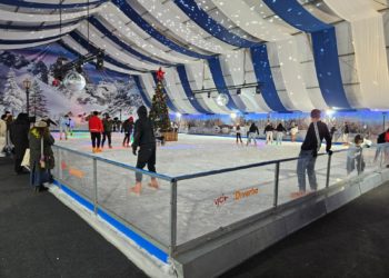 Gijón ya disfruta de la Navidad: las luces, el mercado y las actividades del Solarón atraen a los gijoneses