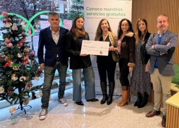 El Inter Femenino dona 430 euros a la AECC tras su encuentro benéfico